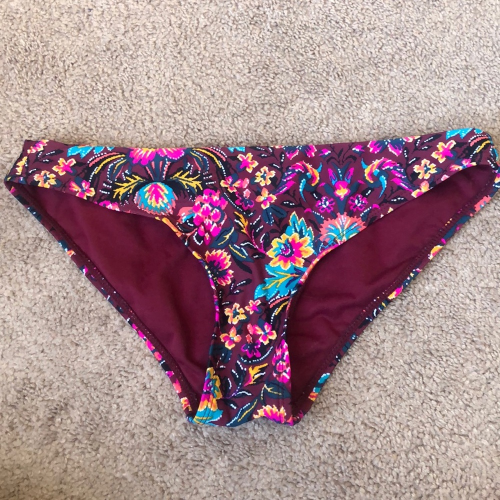 Bikini - Picture 4 of 6